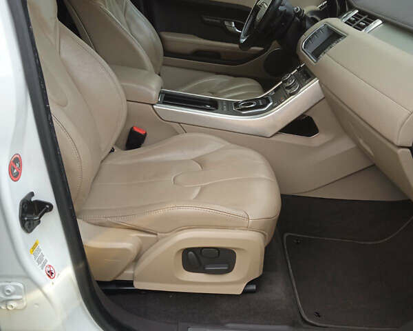 Білий Ленд Ровер Рендж Ровер Евок, об'ємом двигуна 2 л та пробігом 166 тис. км за 14500 $, фото 20 на Automoto.ua