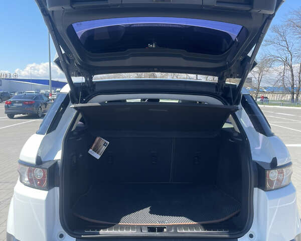 Білий Ленд Ровер Рендж Ровер Евок, об'ємом двигуна 2.18 л та пробігом 152 тис. км за 21000 $, фото 32 на Automoto.ua