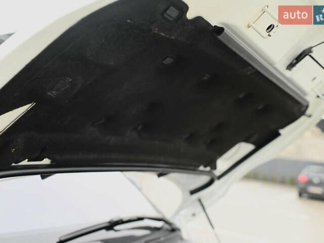 Білий Ленд Ровер Рендж Ровер Евок, об'ємом двигуна 2.2 л та пробігом 110 тис. км за 21000 $, фото 19 на Automoto.ua