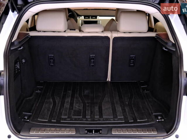 Білий Ленд Ровер Рендж Ровер Евок, об'ємом двигуна 2 л та пробігом 127 тис. км за 14900 $, фото 46 на Automoto.ua