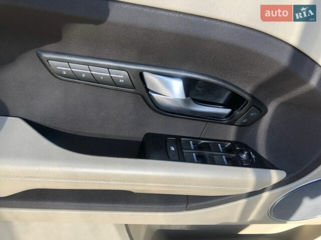 Белый Ленд Ровер Рендж Ровер Эвок, объемом двигателя 2 л и пробегом 245 тыс. км за 16300 $, фото 42 на Automoto.ua