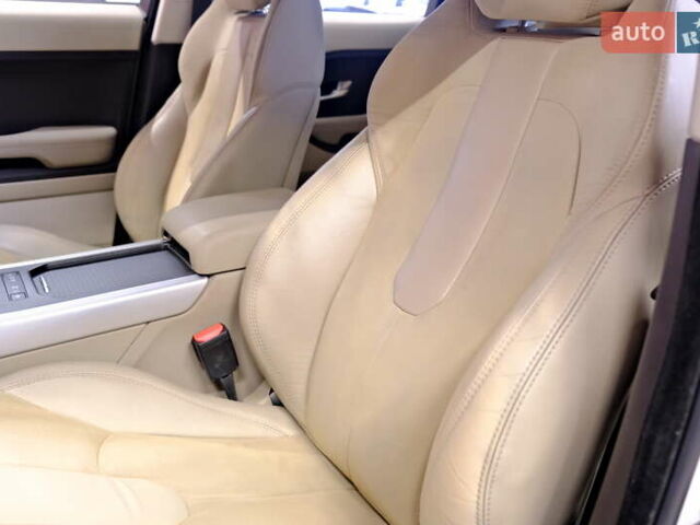 Білий Ленд Ровер Рендж Ровер Евок, об'ємом двигуна 2 л та пробігом 127 тис. км за 14900 $, фото 31 на Automoto.ua