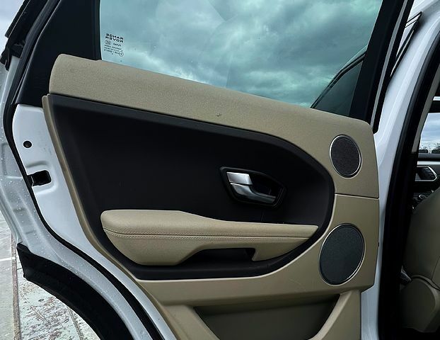 Білий Ленд Ровер Рендж Ровер Евок, об'ємом двигуна 2 л та пробігом 234 тис. км за 14500 $, фото 6 на Automoto.ua