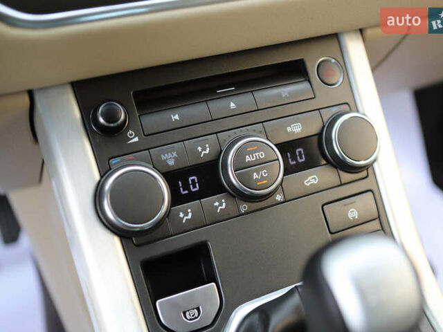 Белый Ленд Ровер Рендж Ровер Эвок, объемом двигателя 2.18 л и пробегом 108 тыс. км за 18999 $, фото 81 на Automoto.ua