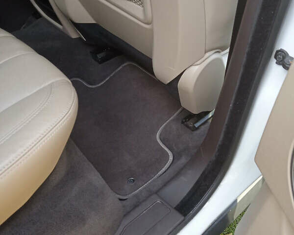 Білий Ленд Ровер Рендж Ровер Евок, об'ємом двигуна 2 л та пробігом 166 тис. км за 14500 $, фото 25 на Automoto.ua