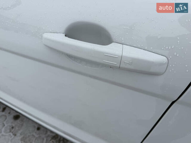 Білий Ленд Ровер Рендж Ровер Евок, об'ємом двигуна 0 л та пробігом 133 тис. км за 19999 $, фото 4 на Automoto.ua