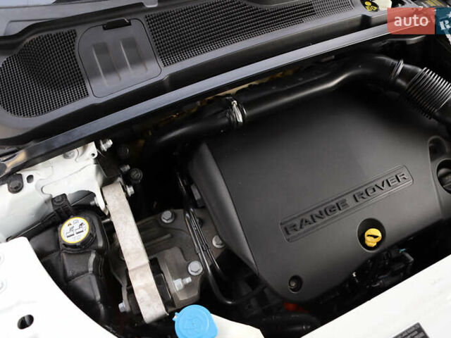 Белый Ленд Ровер Рендж Ровер Эвок, объемом двигателя 2.18 л и пробегом 108 тыс. км за 18999 $, фото 110 на Automoto.ua