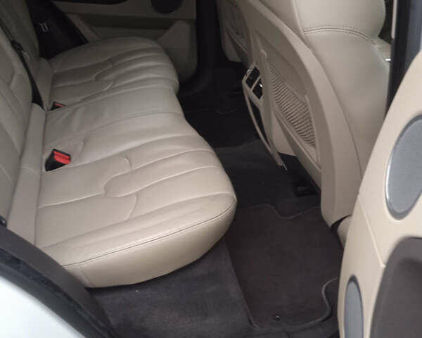 Білий Ленд Ровер Рендж Ровер Евок, об'ємом двигуна 2 л та пробігом 166 тис. км за 14500 $, фото 10 на Automoto.ua