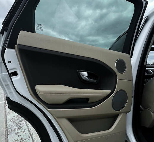 Білий Ленд Ровер Рендж Ровер Евок, об'ємом двигуна 2 л та пробігом 234 тис. км за 14500 $, фото 3 на Automoto.ua