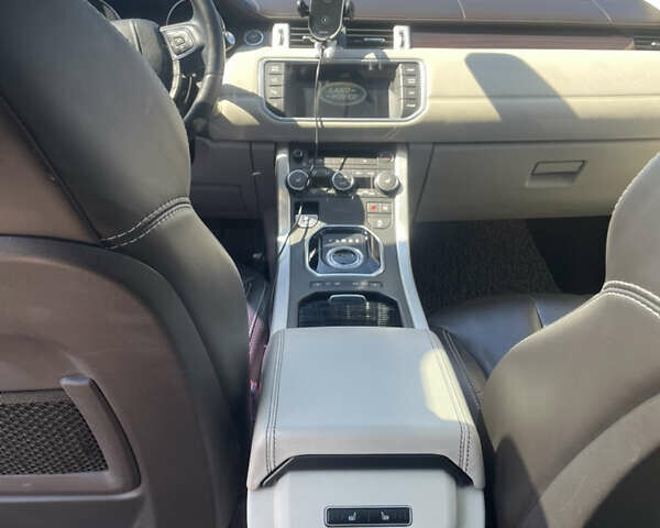 Білий Ленд Ровер Рендж Ровер Евок, об'ємом двигуна 2.18 л та пробігом 152 тис. км за 21000 $, фото 23 на Automoto.ua