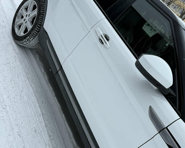 Білий Ленд Ровер Рендж Ровер Евок, об'ємом двигуна 2 л та пробігом 149 тис. км за 17500 $, фото 18 на Automoto.ua