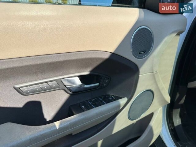 Білий Ленд Ровер Рендж Ровер Евок, об'ємом двигуна 2 л та пробігом 201 тис. км за 10990 $, фото 6 на Automoto.ua