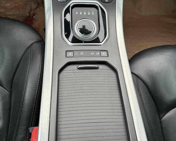 Білий Ленд Ровер Рендж Ровер Евок, об'ємом двигуна 2 л та пробігом 149 тис. км за 17500 $, фото 30 на Automoto.ua