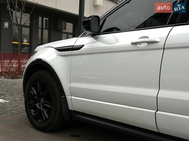 Белый Ленд Ровер Рендж Ровер Эвок, объемом двигателя 2.18 л и пробегом 140 тыс. км за 22500 $, фото 8 на Automoto.ua