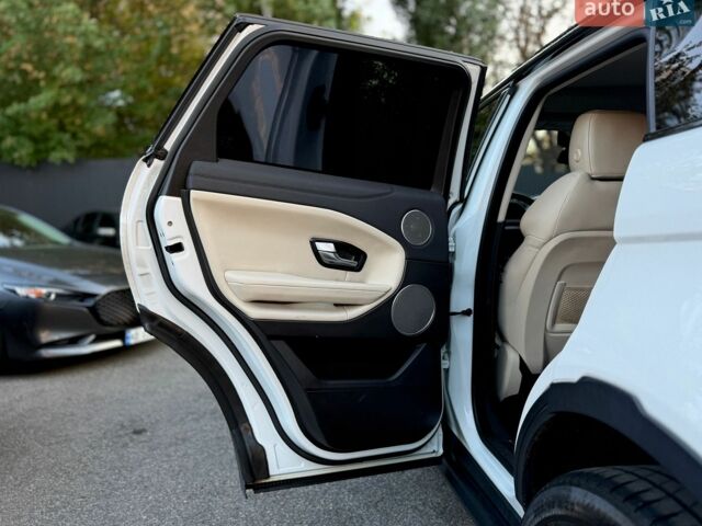 Білий Ленд Ровер Рендж Ровер Евок, об'ємом двигуна 2 л та пробігом 129 тис. км за 17500 $, фото 11 на Automoto.ua
