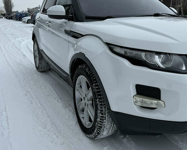 Білий Ленд Ровер Рендж Ровер Евок, об'ємом двигуна 2 л та пробігом 149 тис. км за 17500 $, фото 15 на Automoto.ua