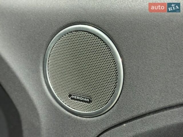 Белый Ленд Ровер Рендж Ровер Эвок, объемом двигателя 2 л и пробегом 188 тыс. км за 12200 $, фото 7 на Automoto.ua