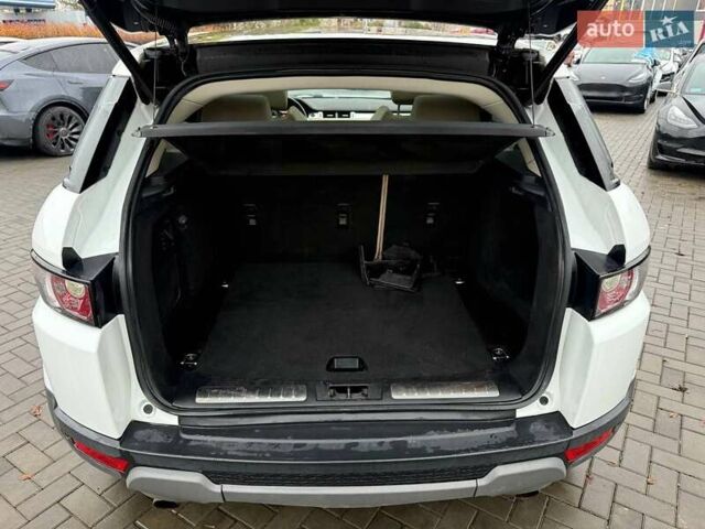 Білий Ленд Ровер Рендж Ровер Евок, об'ємом двигуна 2 л та пробігом 181 тис. км за 11600 $, фото 14 на Automoto.ua