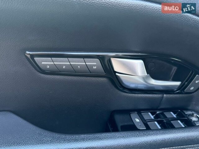 Білий Ленд Ровер Рендж Ровер Евок, об'ємом двигуна 2 л та пробігом 234 тис. км за 15300 $, фото 10 на Automoto.ua