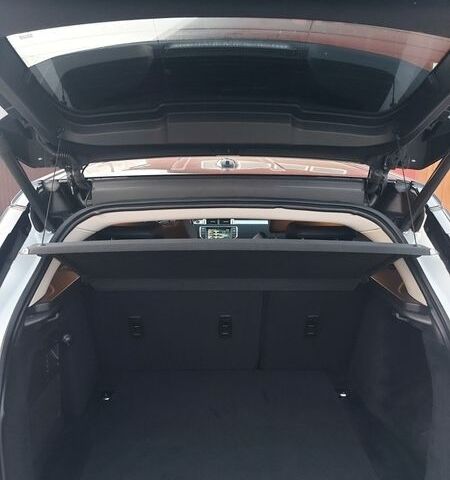 Белый Ленд Ровер Рендж Ровер Эвок, объемом двигателя 2.18 л и пробегом 197 тыс. км за 18300 $, фото 24 на Automoto.ua