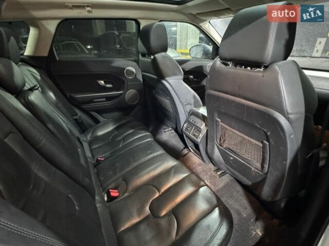 Белый Ленд Ровер Рендж Ровер Эвок, объемом двигателя 2 л и пробегом 188 тыс. км за 12200 $, фото 4 на Automoto.ua