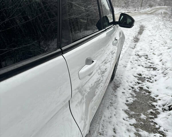 Білий Ленд Ровер Рендж Ровер Евок, об'ємом двигуна 2 л та пробігом 239 тис. км за 16000 $, фото 11 на Automoto.ua