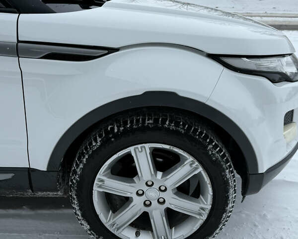 Білий Ленд Ровер Рендж Ровер Евок, об'ємом двигуна 2 л та пробігом 149 тис. км за 17500 $, фото 16 на Automoto.ua