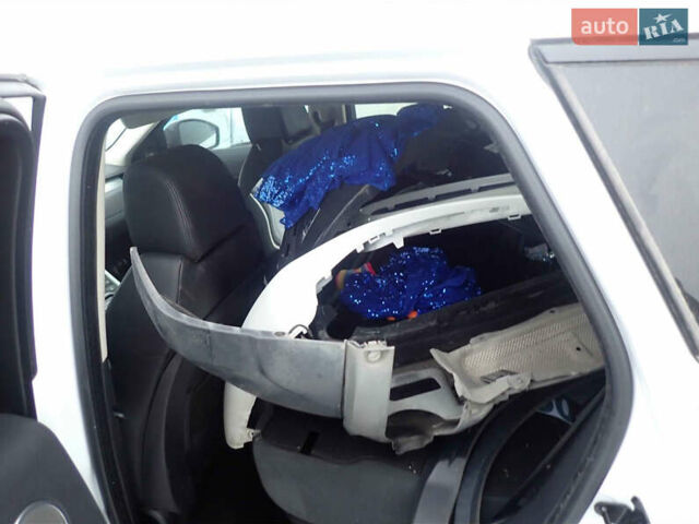 Білий Ленд Ровер Рендж Ровер Евок, об'ємом двигуна 2 л та пробігом 185 тис. км за 12700 $, фото 18 на Automoto.ua