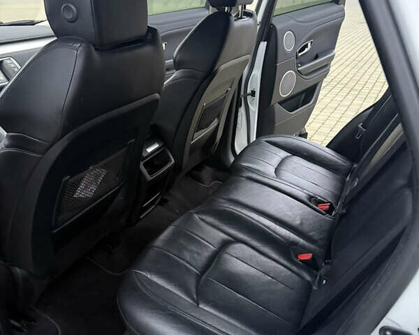 Белый Ленд Ровер Рендж Ровер Эвок, объемом двигателя 2.2 л и пробегом 110 тыс. км за 18999 $, фото 31 на Automoto.ua