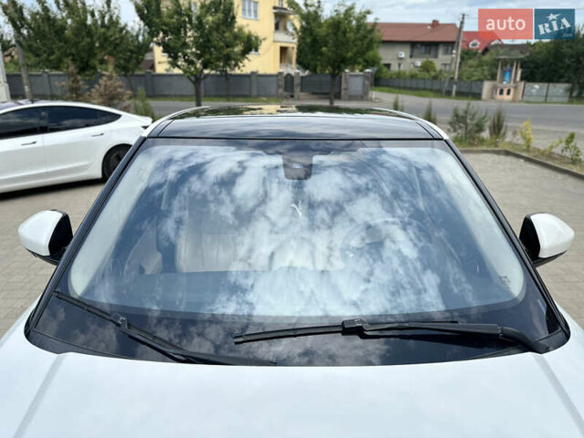 Белый Ленд Ровер Рендж Ровер Эвок, объемом двигателя 2 л и пробегом 156 тыс. км за 19500 $, фото 9 на Automoto.ua