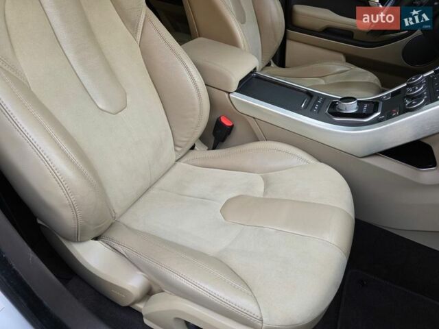 Білий Ленд Ровер Рендж Ровер Евок, об'ємом двигуна 2 л та пробігом 120 тис. км за 14600 $, фото 37 на Automoto.ua