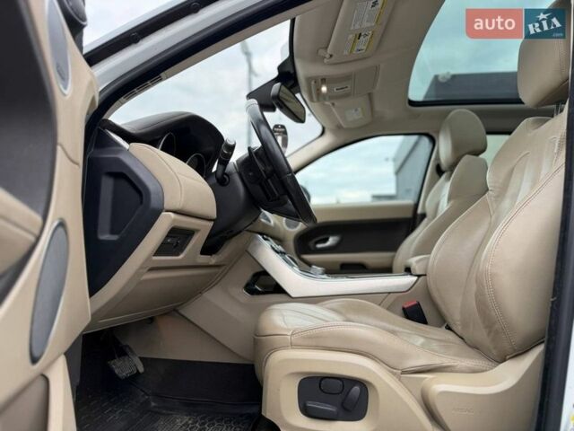 Белый Ленд Ровер Рендж Ровер Эвок, объемом двигателя 2 л и пробегом 133 тыс. км за 19800 $, фото 17 на Automoto.ua