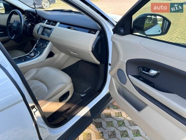 Белый Ленд Ровер Рендж Ровер Эвок, объемом двигателя 2.18 л и пробегом 126 тыс. км за 27000 $, фото 15 на Automoto.ua