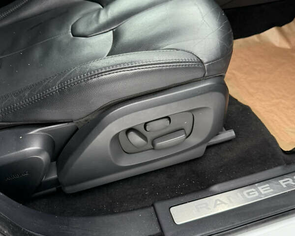 Білий Ленд Ровер Рендж Ровер Евок, об'ємом двигуна 2 л та пробігом 149 тис. км за 17500 $, фото 40 на Automoto.ua