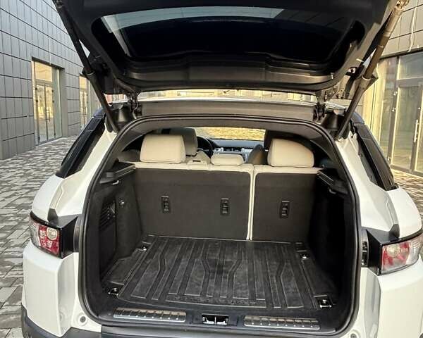 Білий Ленд Ровер Рендж Ровер Евок, об'ємом двигуна 2 л та пробігом 150 тис. км за 17500 $, фото 13 на Automoto.ua