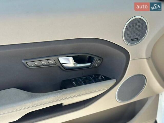 Білий Ленд Ровер Рендж Ровер Евок, об'ємом двигуна 2 л та пробігом 200 тис. км за 11300 $, фото 6 на Automoto.ua