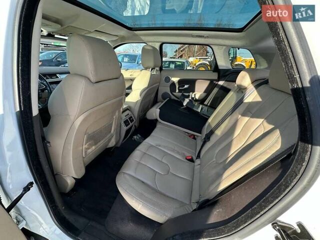 Білий Ленд Ровер Рендж Ровер Евок, об'ємом двигуна 2 л та пробігом 200 тис. км за 11300 $, фото 19 на Automoto.ua