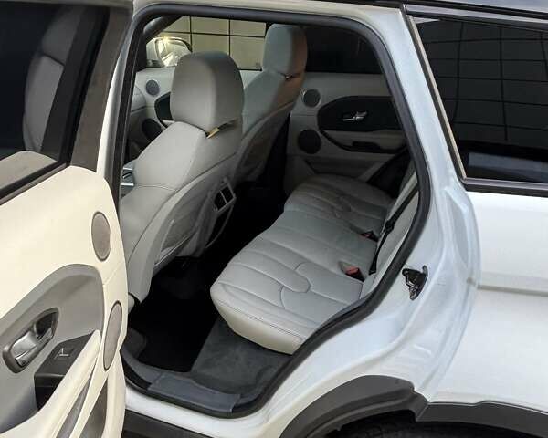 Білий Ленд Ровер Рендж Ровер Евок, об'ємом двигуна 2 л та пробігом 150 тис. км за 17500 $, фото 12 на Automoto.ua