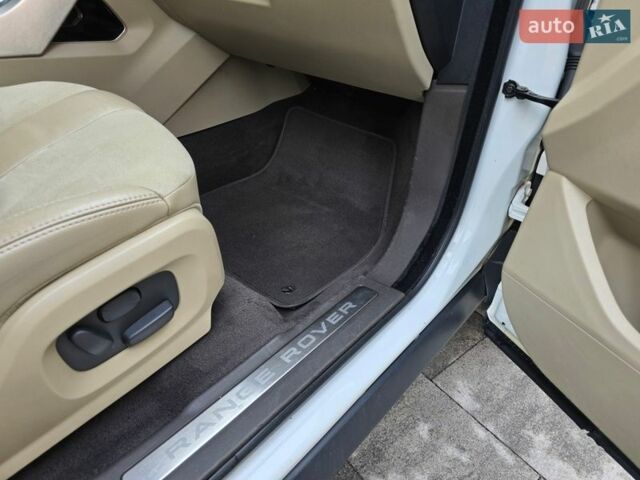 Білий Ленд Ровер Рендж Ровер Евок, об'ємом двигуна 2 л та пробігом 120 тис. км за 14600 $, фото 39 на Automoto.ua