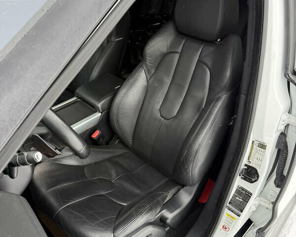 Білий Ленд Ровер Рендж Ровер Евок, об'ємом двигуна 2 л та пробігом 149 тис. км за 17500 $, фото 26 на Automoto.ua