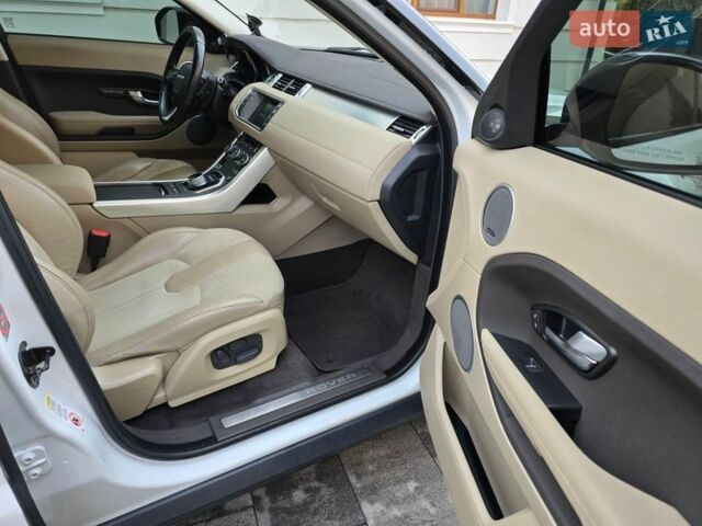 Білий Ленд Ровер Рендж Ровер Евок, об'ємом двигуна 2 л та пробігом 120 тис. км за 14600 $, фото 35 на Automoto.ua