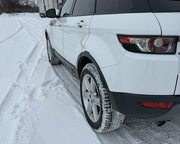 Білий Ленд Ровер Рендж Ровер Евок, об'ємом двигуна 2 л та пробігом 149 тис. км за 17500 $, фото 4 на Automoto.ua