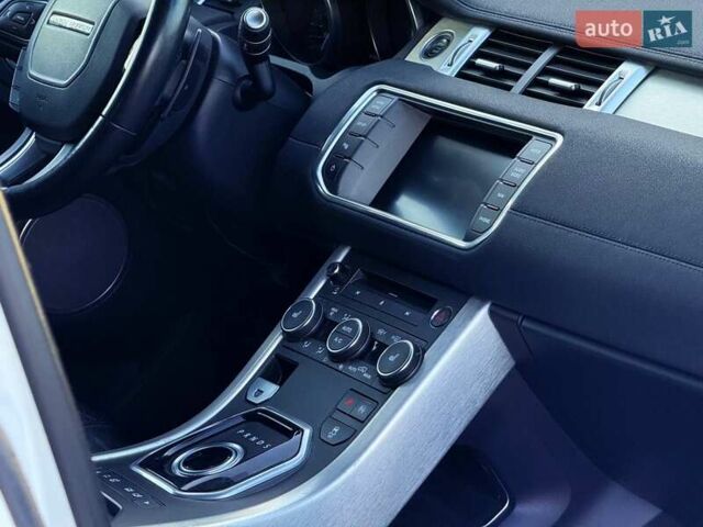 Білий Ленд Ровер Рендж Ровер Евок, об'ємом двигуна 2 л та пробігом 212 тис. км за 16800 $, фото 18 на Automoto.ua