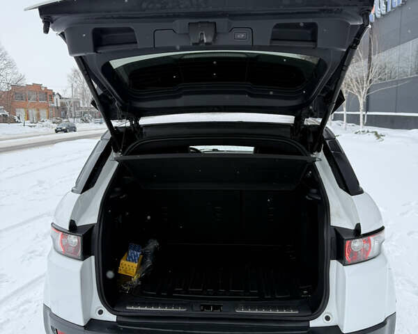 Білий Ленд Ровер Рендж Ровер Евок, об'ємом двигуна 2 л та пробігом 149 тис. км за 17500 $, фото 34 на Automoto.ua