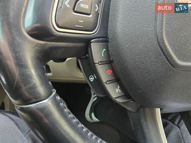 Білий Ленд Ровер Рендж Ровер Евок, об'ємом двигуна 2 л та пробігом 120 тис. км за 14600 $, фото 16 на Automoto.ua