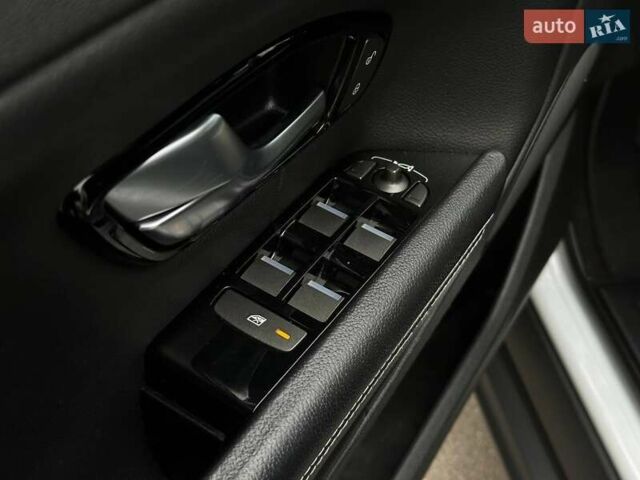 Белый Ленд Ровер Рендж Ровер Эвок, объемом двигателя 2.18 л и пробегом 140 тыс. км за 22500 $, фото 17 на Automoto.ua