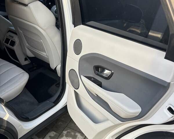 Білий Ленд Ровер Рендж Ровер Евок, об'ємом двигуна 2 л та пробігом 150 тис. км за 17500 $, фото 16 на Automoto.ua