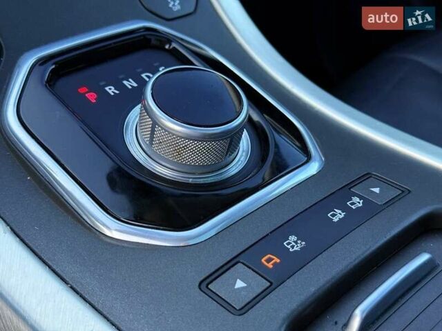 Білий Ленд Ровер Рендж Ровер Евок, об'ємом двигуна 2 л та пробігом 212 тис. км за 16800 $, фото 17 на Automoto.ua