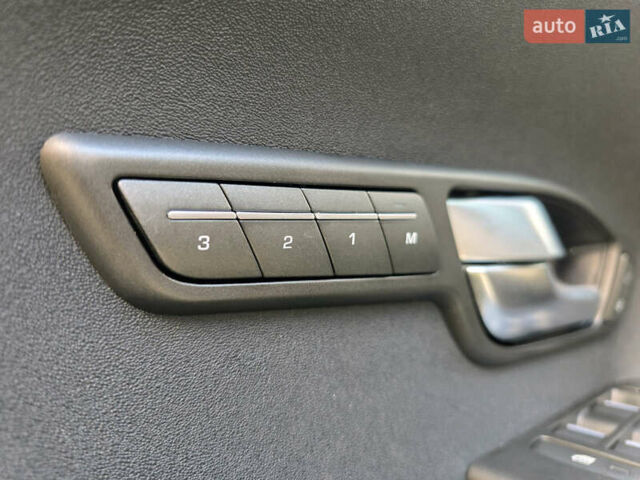 Белый Ленд Ровер Рендж Ровер Эвок, объемом двигателя 2 л и пробегом 161 тыс. км за 13500 $, фото 14 на Automoto.ua