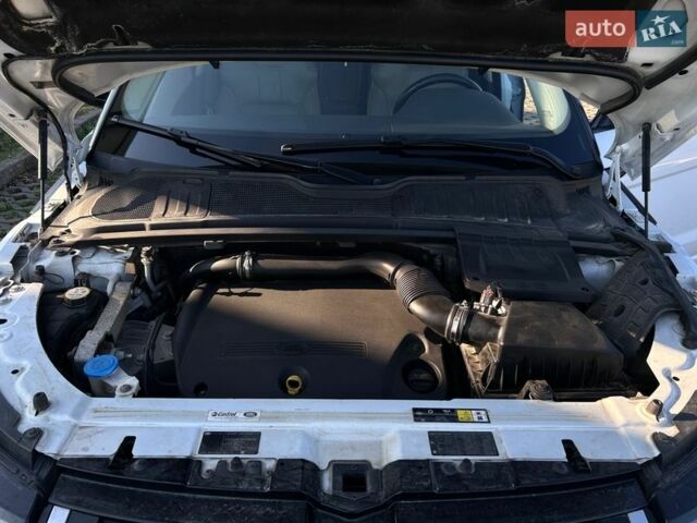 Белый Ленд Ровер Рендж Ровер Эвок, объемом двигателя 2.18 л и пробегом 126 тыс. км за 27000 $, фото 16 на Automoto.ua